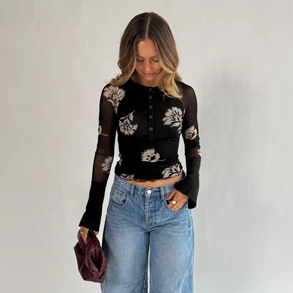 FAITH NAOMI Caroline Henley Long Sleeve Black Floral Medium New Sold Out - Picture 2 of 11